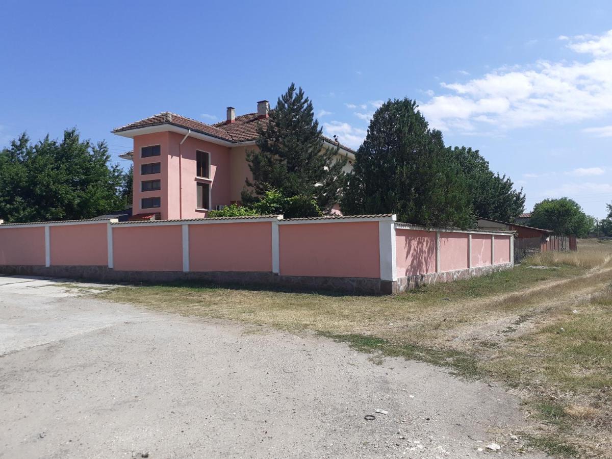 Guest House Edelvais Dve Mogili Kültér fotó