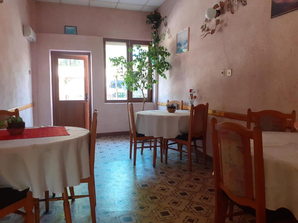 Guest House Edelvais Dve Mogili Kültér fotó
