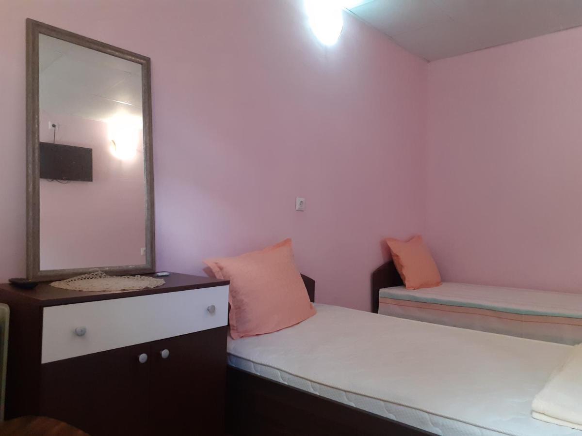 Guest House Edelvais Dve Mogili Kültér fotó