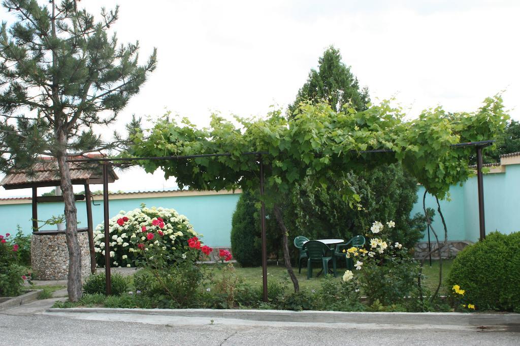 Guest House Edelvais Dve Mogili Kültér fotó