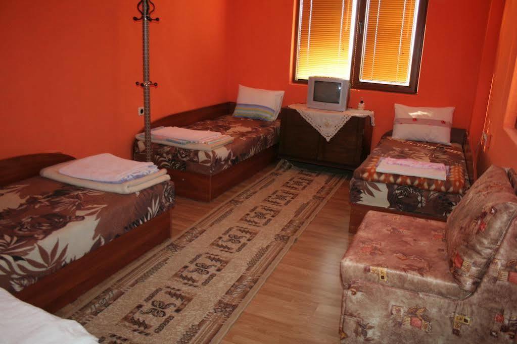 Guest House Edelvais Dve Mogili Kültér fotó