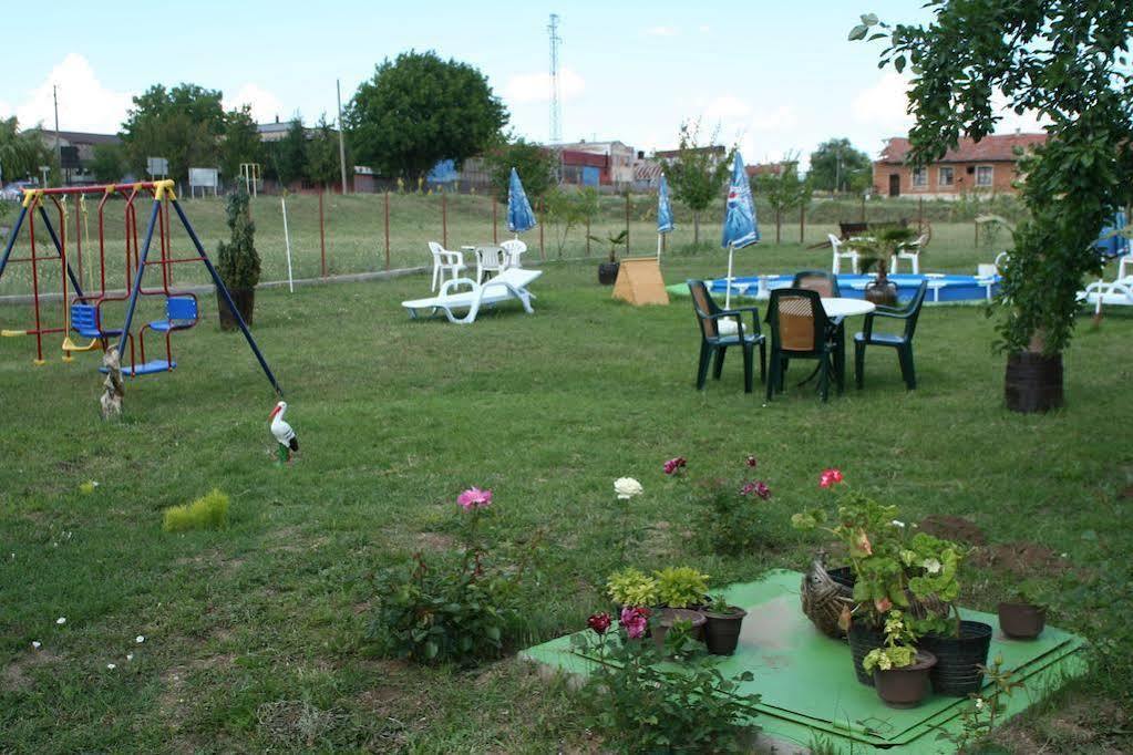 Guest House Edelvais Dve Mogili Kültér fotó